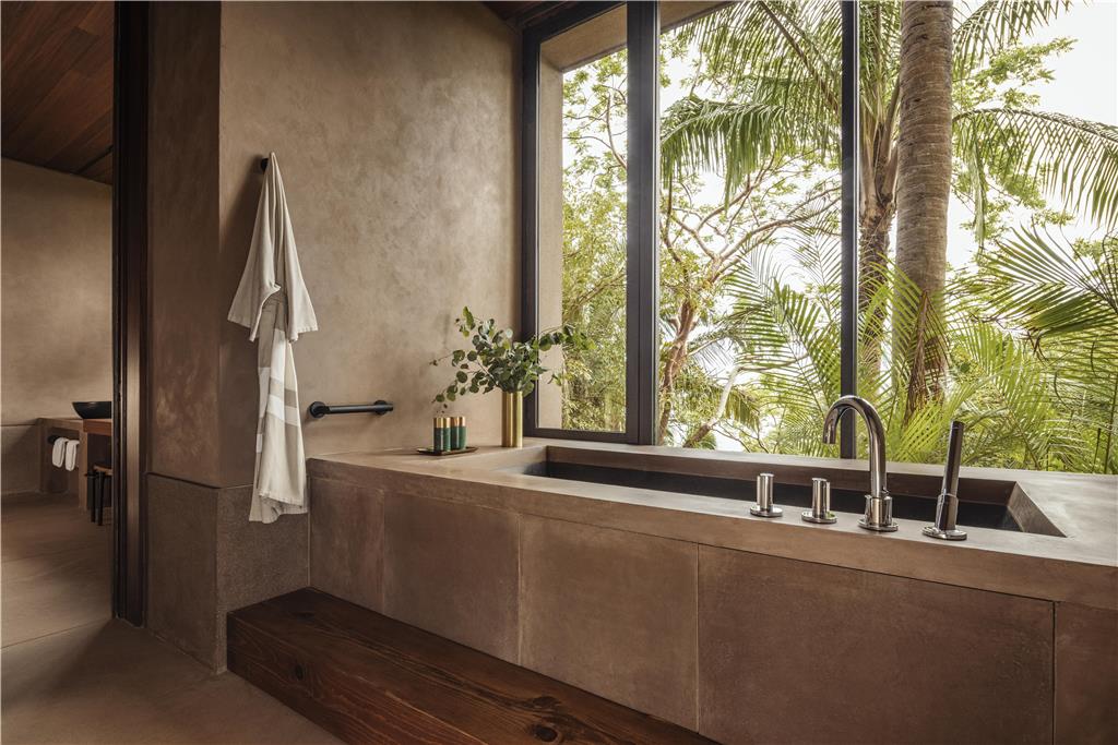 VillaOne KingBedroom Bath