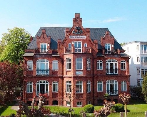 FeWo direkt am Strand mit Meerblick und Balkon Villa Glückspilz Binz — 4-Star Luxury Hotel in Ostseebad Binz, Germany