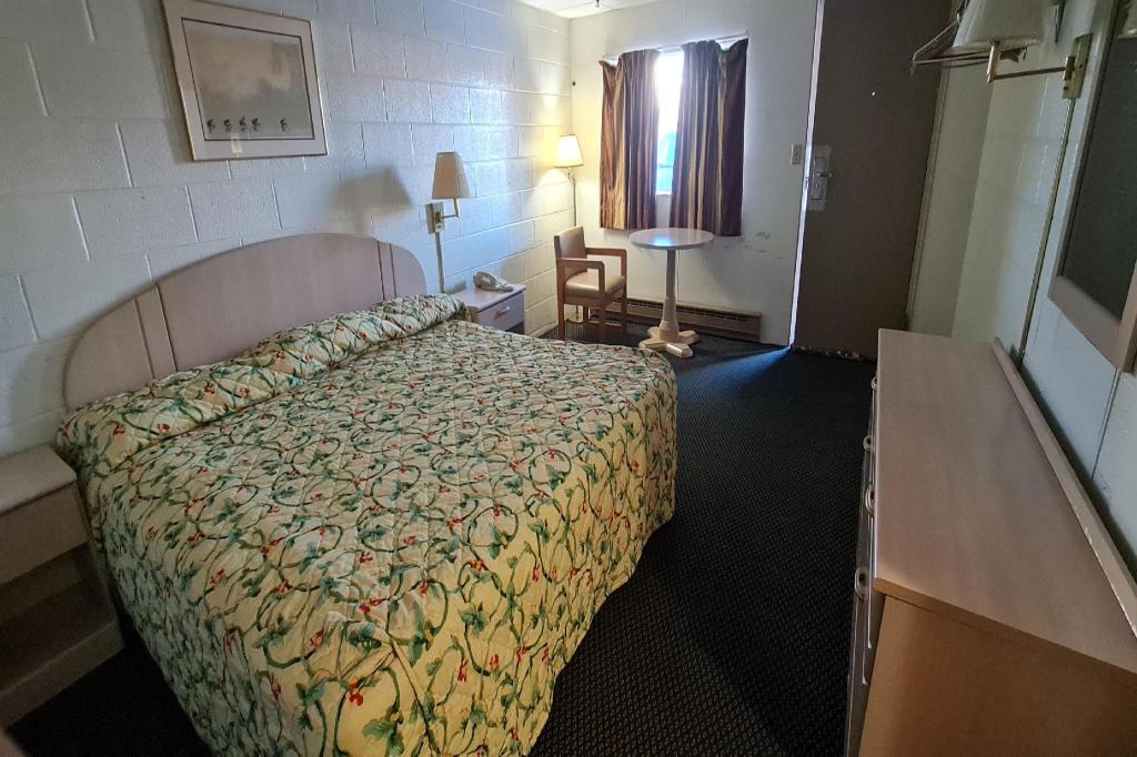 DuBois Manor Motel - photo 14