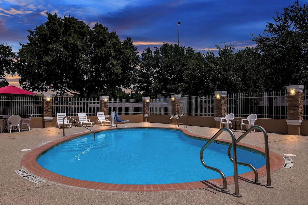Comfort Suites at Katy Mills - photo 30