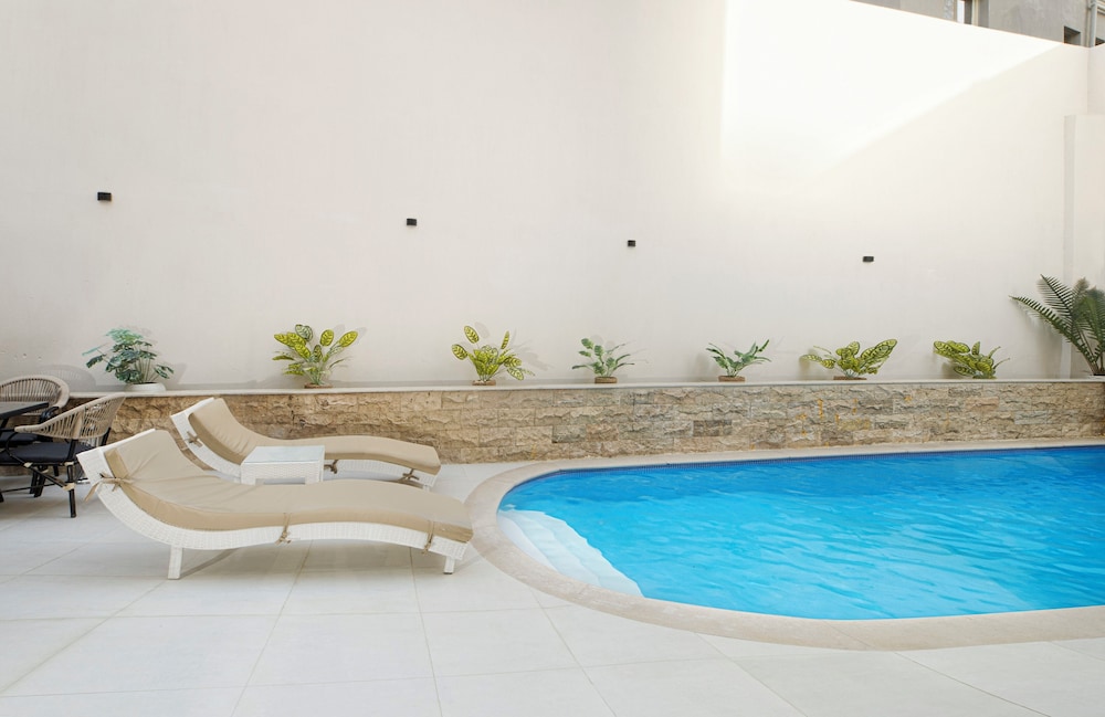 Rivana Residence New Cairo Pool & GYM Access — 4-Star Luxury Hotel in Cairo, Egypt