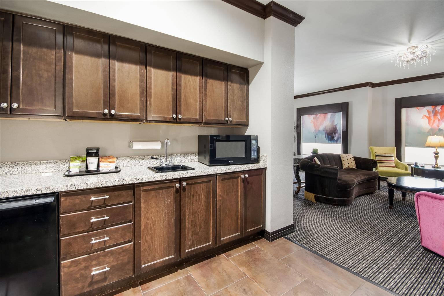 Hawthorn Suites by Wyndham Lubbock - photo 32