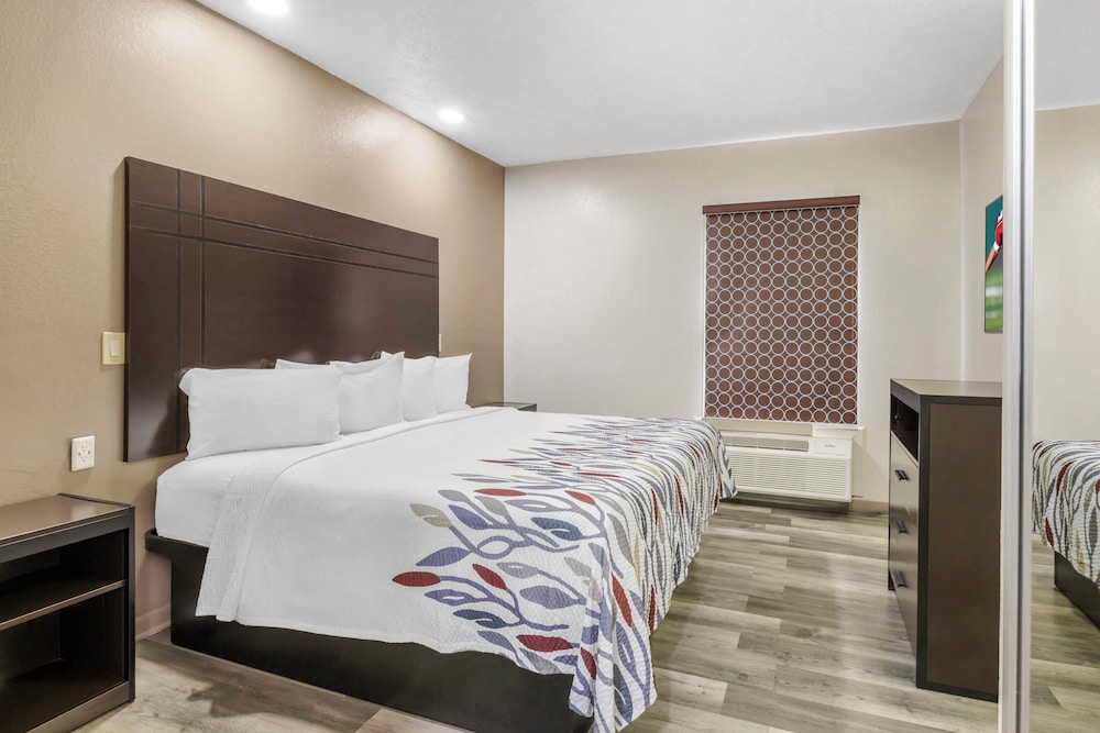 Americas Best Value Inn And Suites Clinton Jackson - photo 8
