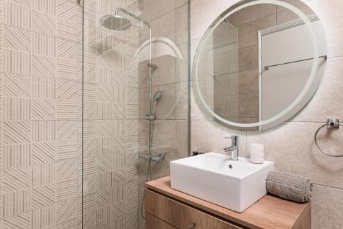 Ether Seaside Apartment 2 — 4-Star Luxury Hotel in Pythagoreio, Greece