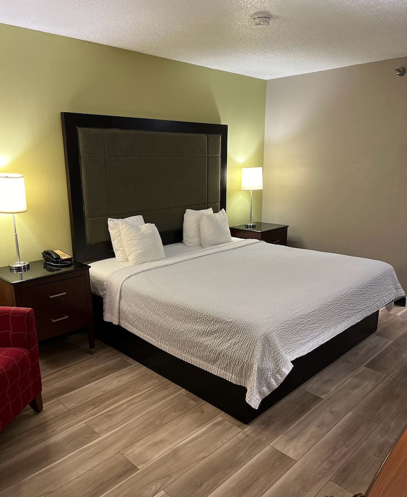 Days Inn by Wyndham Great Lakes Naval Base - photo 11