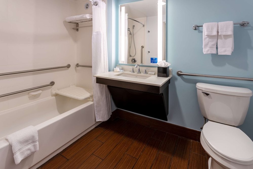 Hilton Garden Inn Roanoke - photo 25