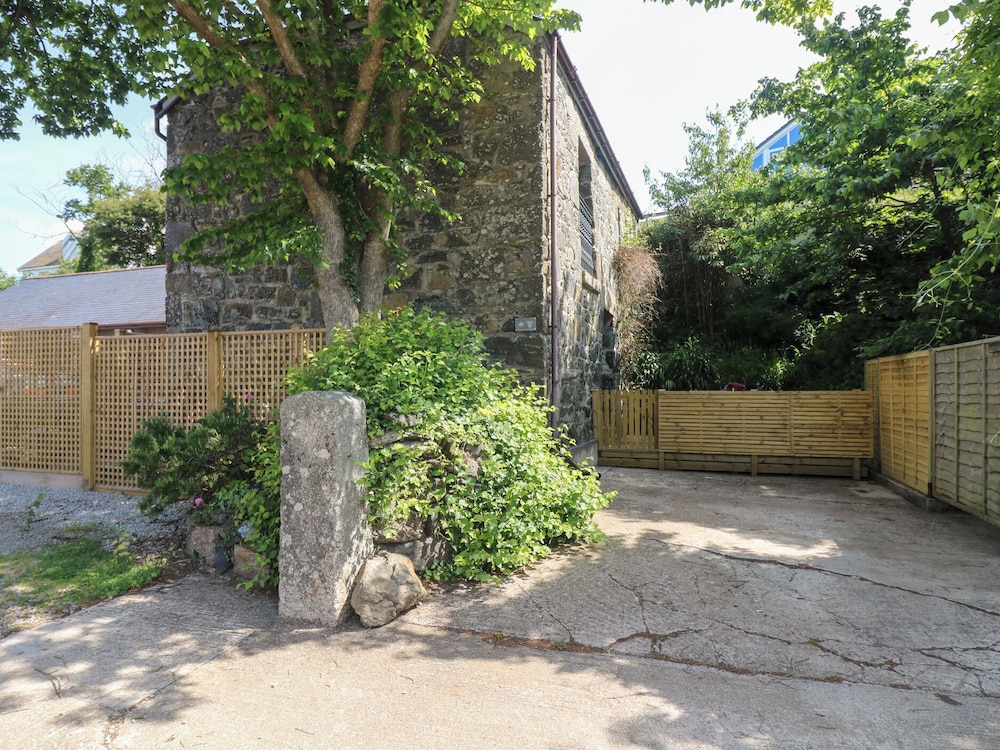 Oofoos Barn in Helston, United Kingdom