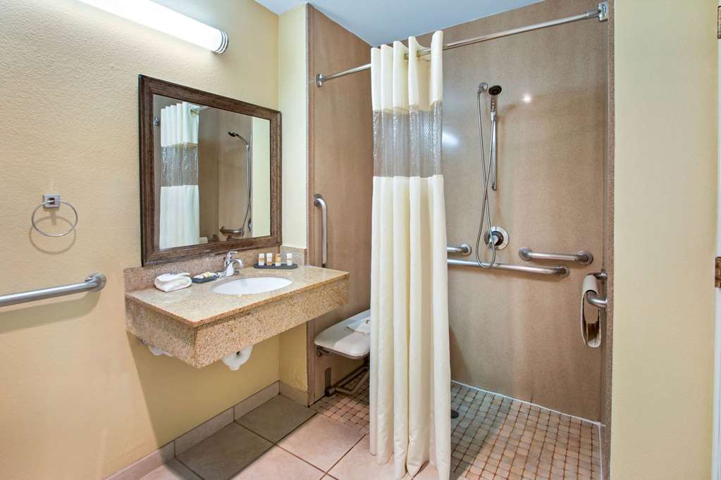 La Quinta Inn & Suites by Wyndham Albuquerque Midtown - photo 27
