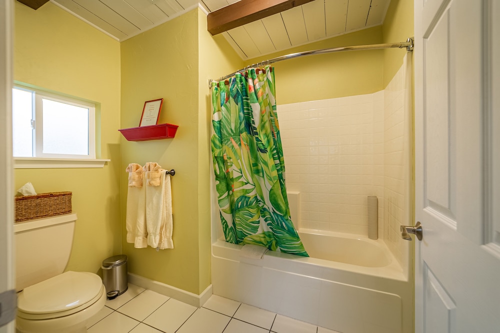 The Islander Inn - photo 42