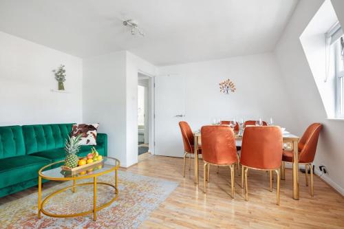 Bright n' Charming Air Conditioned Two Bed in Heart of London — 4-Star Luxury Hotel in London, United Kingdom