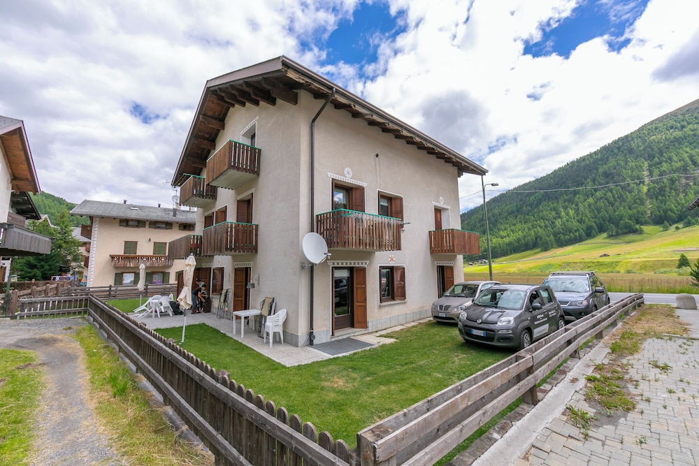 Casa Loredana — 4-Star Luxury Hotel in Livigno, Italy