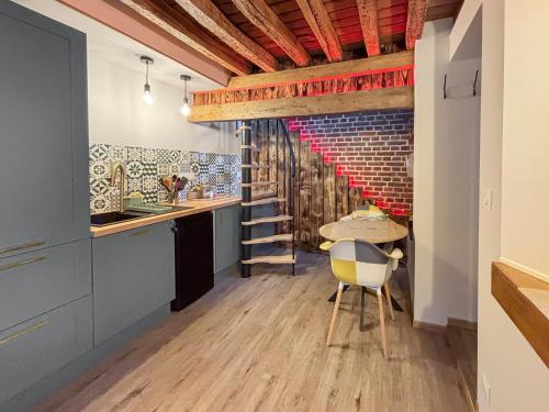 Duplex Cosy Avec Netflix & Amazon Prime in Beauvais, France