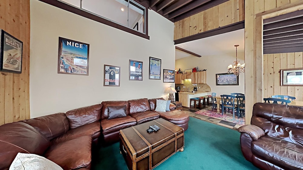 Beautifully Remodeled Condo Close Hot Tubs Sauna Skiing Car Charging by RedAwning — 4-Star Luxury Hotel in Mammoth Lakes, United States