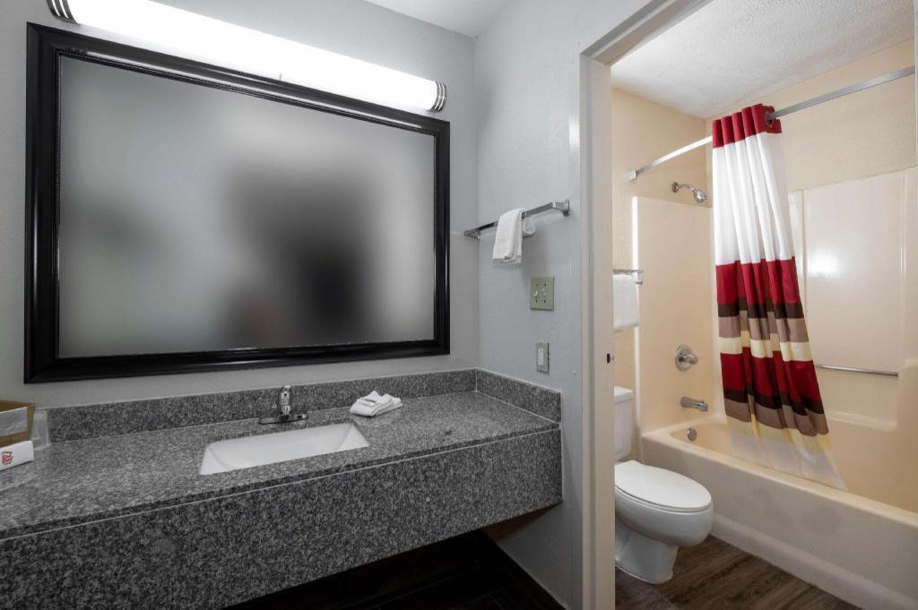 Red Roof Inn West Point - photo 29