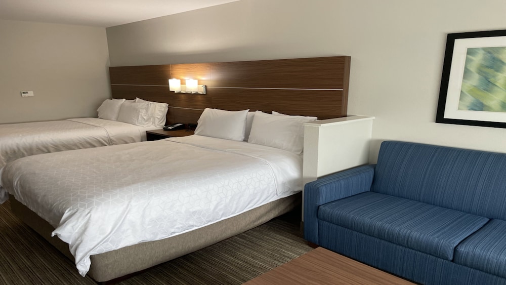 Holiday Inn Express & Suites Brenham South by IHG - photo 11