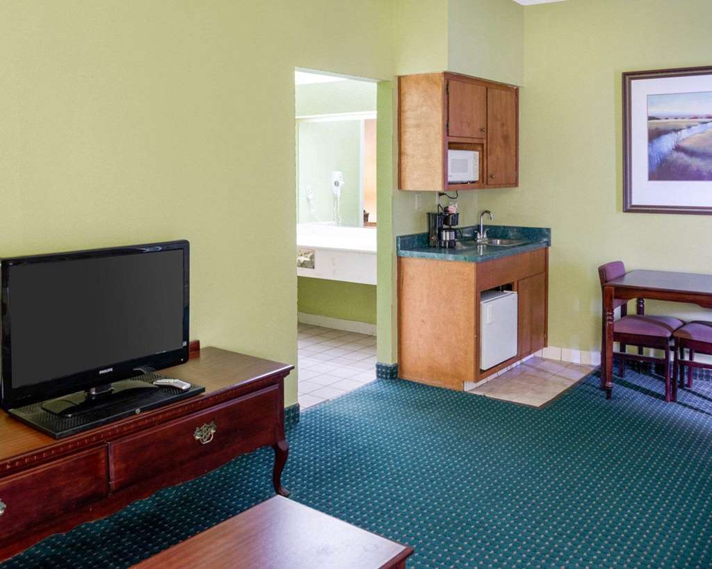 Econo Lodge Canton I 55 - photo 12