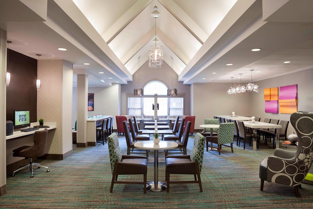Cambridge Suites Mississauga — 4-Star Luxury Hotel in Mississauga, Canada