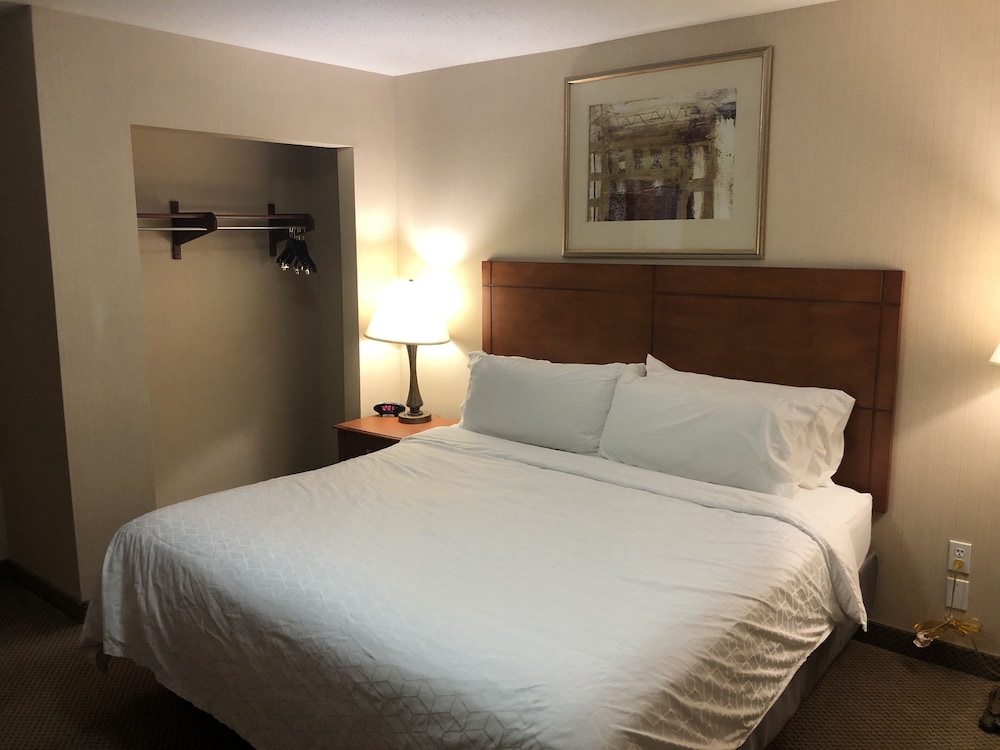 Holiday Inn Express & Suites Howell by IHG - photo 6