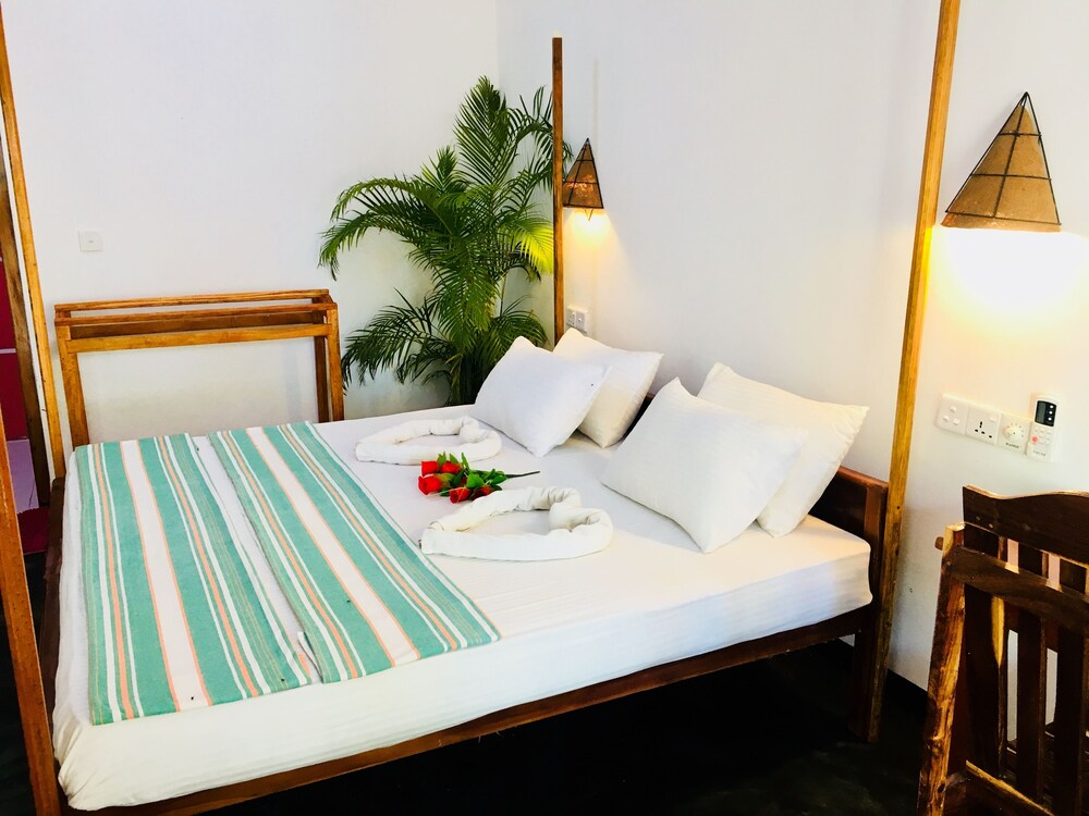 Beach Wave Hotel in Unknown City, Sri Lanka