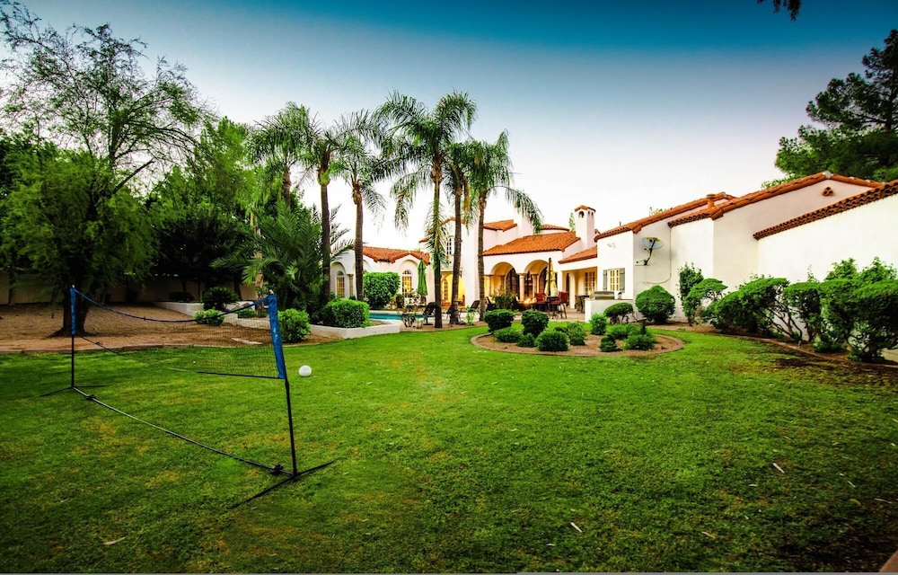 Catalina by AvantStay Private Grand Estate Backyard & Pool - photo 26