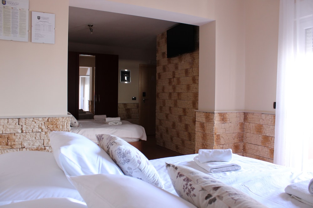 Pansion Dalmacija in Dugi Rat, Croatia