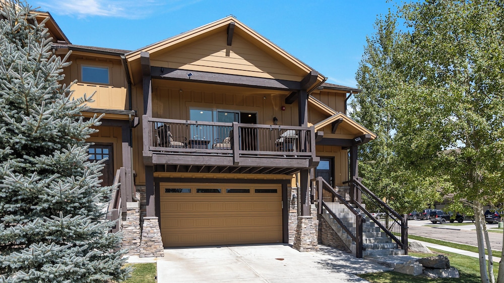 Black Rock Ridge by Luxury Mountain in Heber, United States