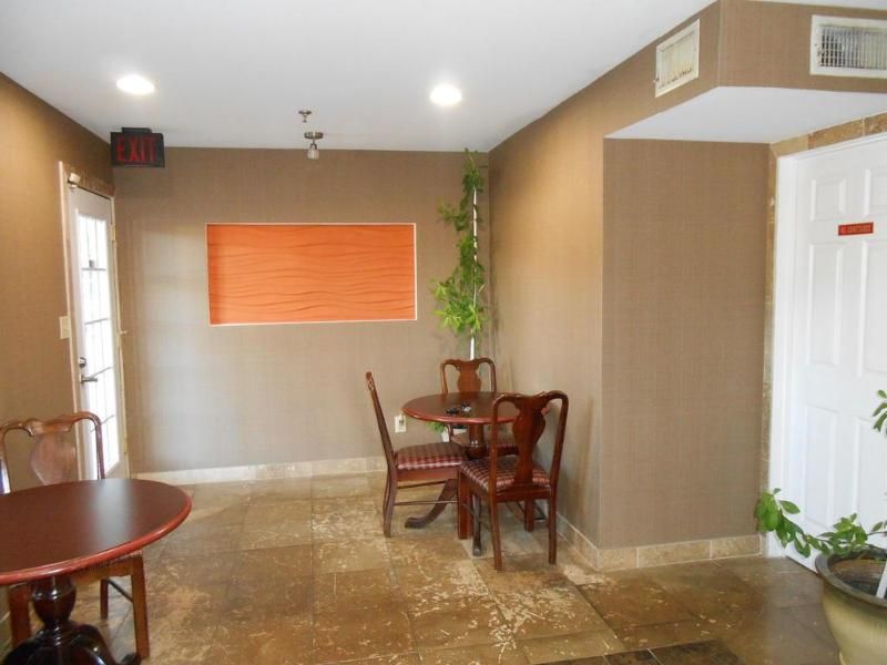 Glennville Inn - photo 3