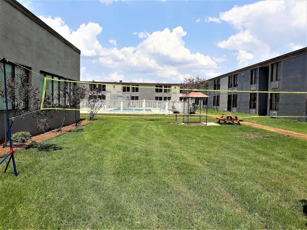 Madison Inn and Suites - photo 60