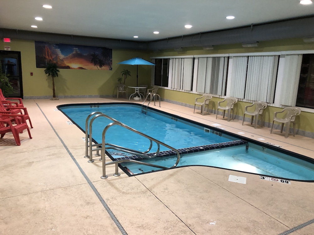 Days Inn & Suites by Wyndham Youngstown Girard Ohio - photo 26