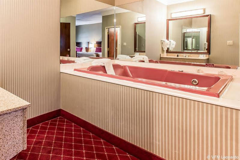 Black Bear Inn & Suites - photo 14