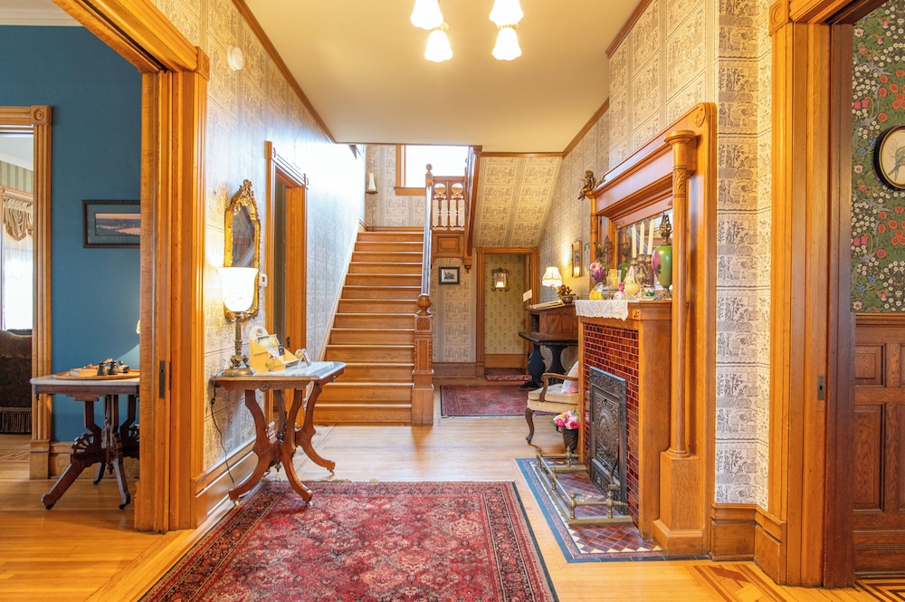 Aurora Staples Inn - photo 3