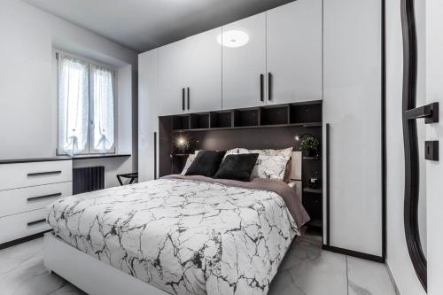 Black & White or Pop Art Design Apartments with Parking & WiFi — 4-Star Luxury Hotel in Saronno, Italy