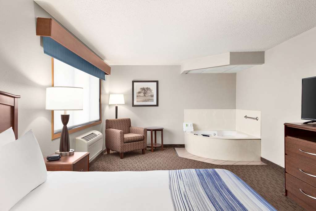 AmericInn by Wyndham Sauk Centre - photo 41