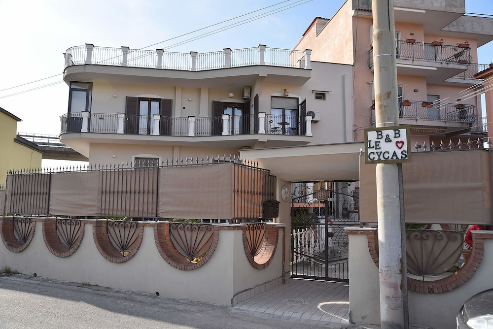 B&b Le Cycas — 4-Star Luxury Hotel in Castellammare Di Stabia, Italy