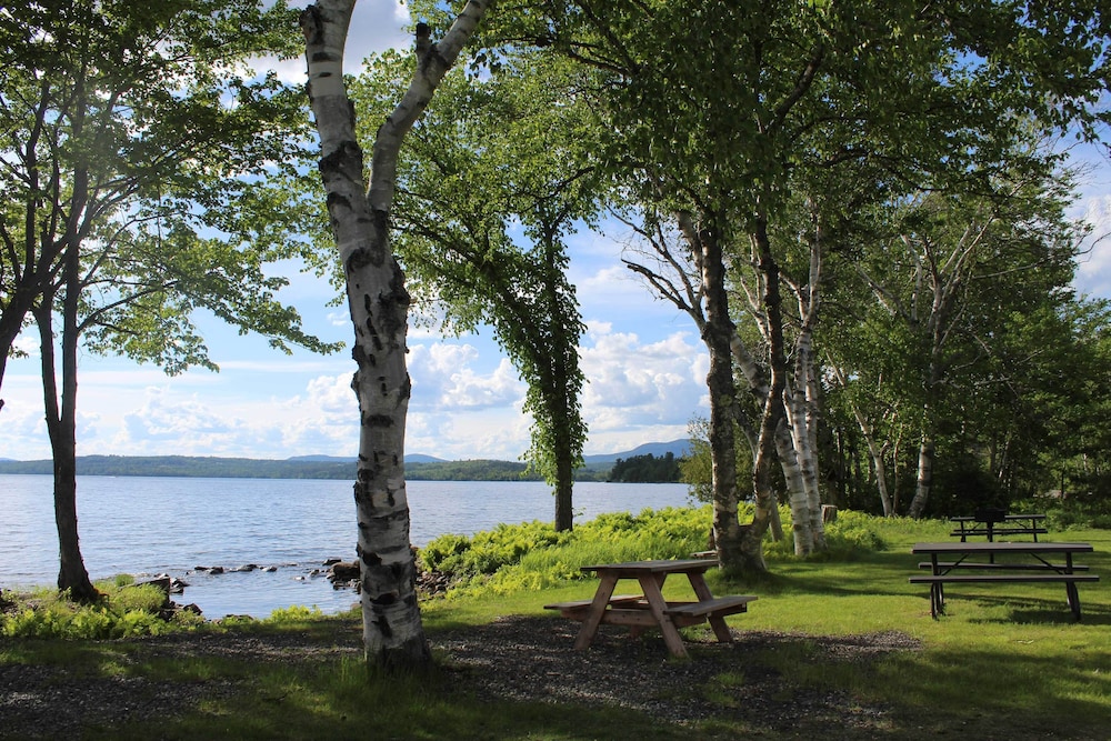 Rangeley Retreat Cabin Style Home Lake Access — 4-Star Luxury Hotel in Rangely, United States