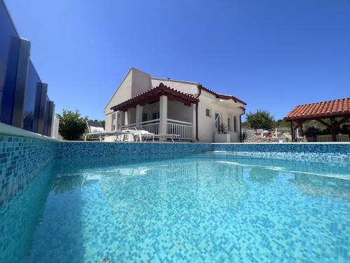 Family friendly house with a swimming pool Janjina Peljesac 19594 — 4-Star Luxury Hotel in Janjina, Croatia