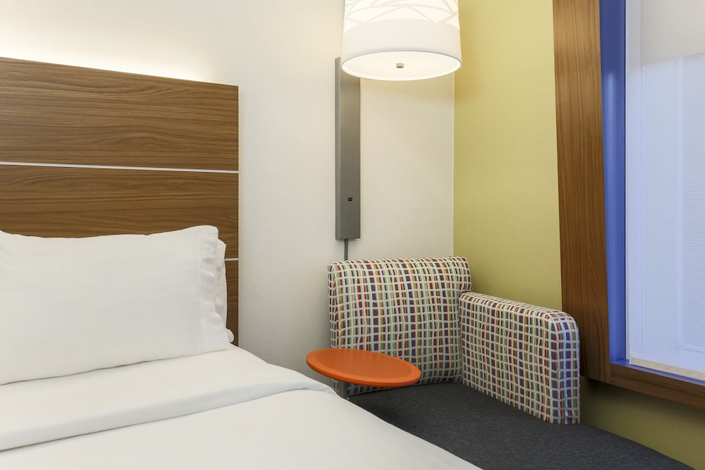 Holiday Inn Express Rochester NE Irondequoit an IHG Hotel - photo 4