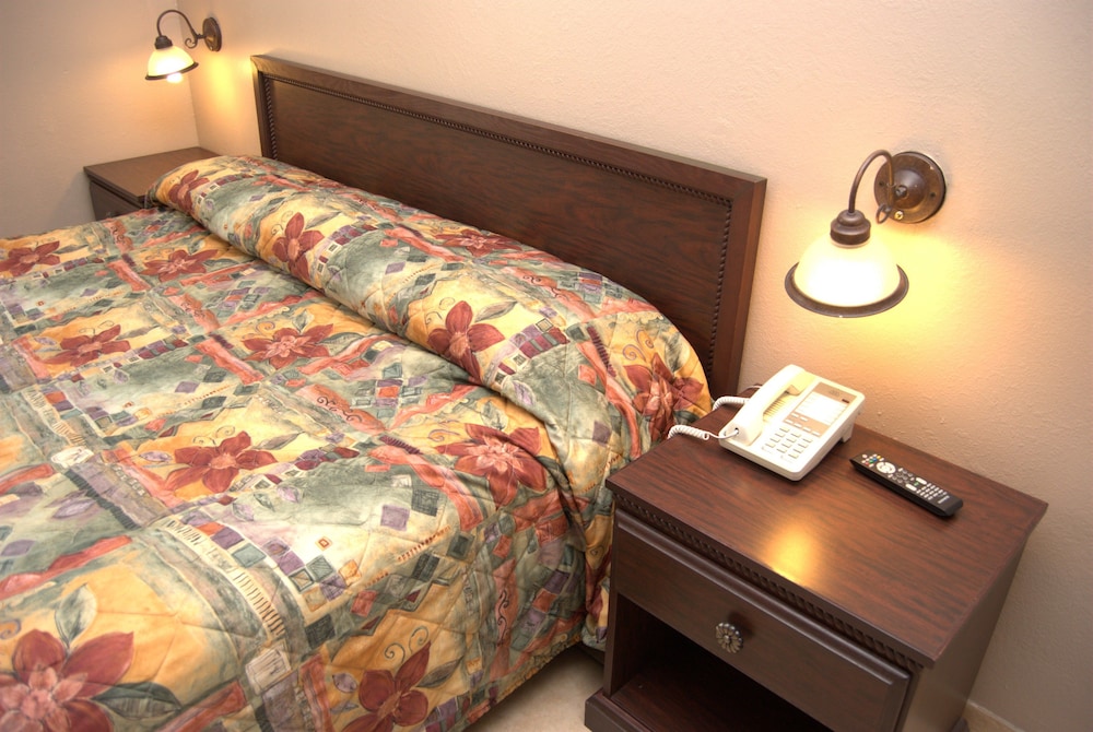 Commodore Resort - photo 10
