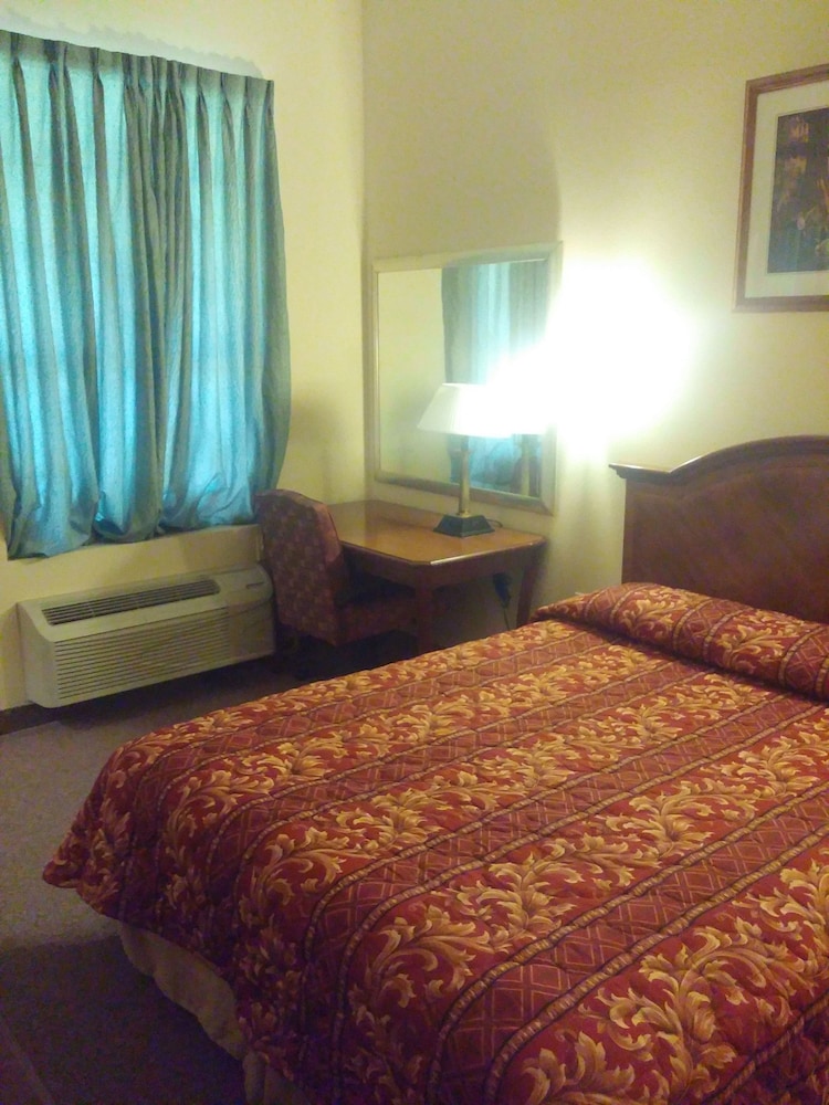 Country Regency Inn & Suites - photo 22