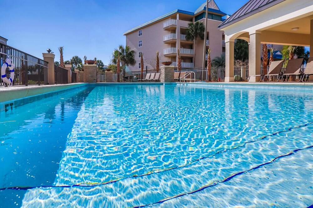 Alerio A305 by RedAwning — 4-Star Luxury Hotel in Miramar Beach, United States
