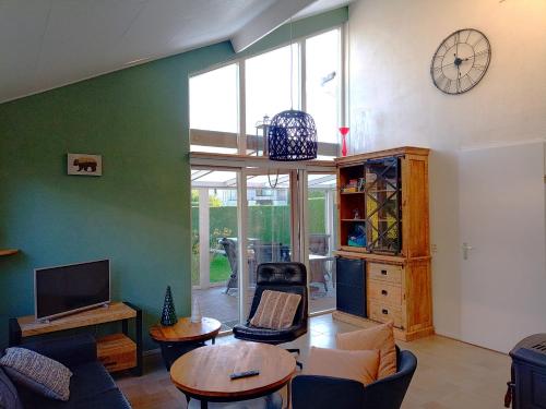 Vakantiewoning met serre en airconditioning — hotel in Tzummarum