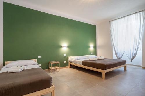 GuestHost Lovely Oasi Apartment x7 near Central Station — 4-Star Luxury Hotel in La Spezia, Italy