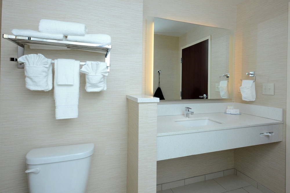 Fairfield Inn & Suites by Marriott Raleigh Capital Blvd. I 540 - photo 29