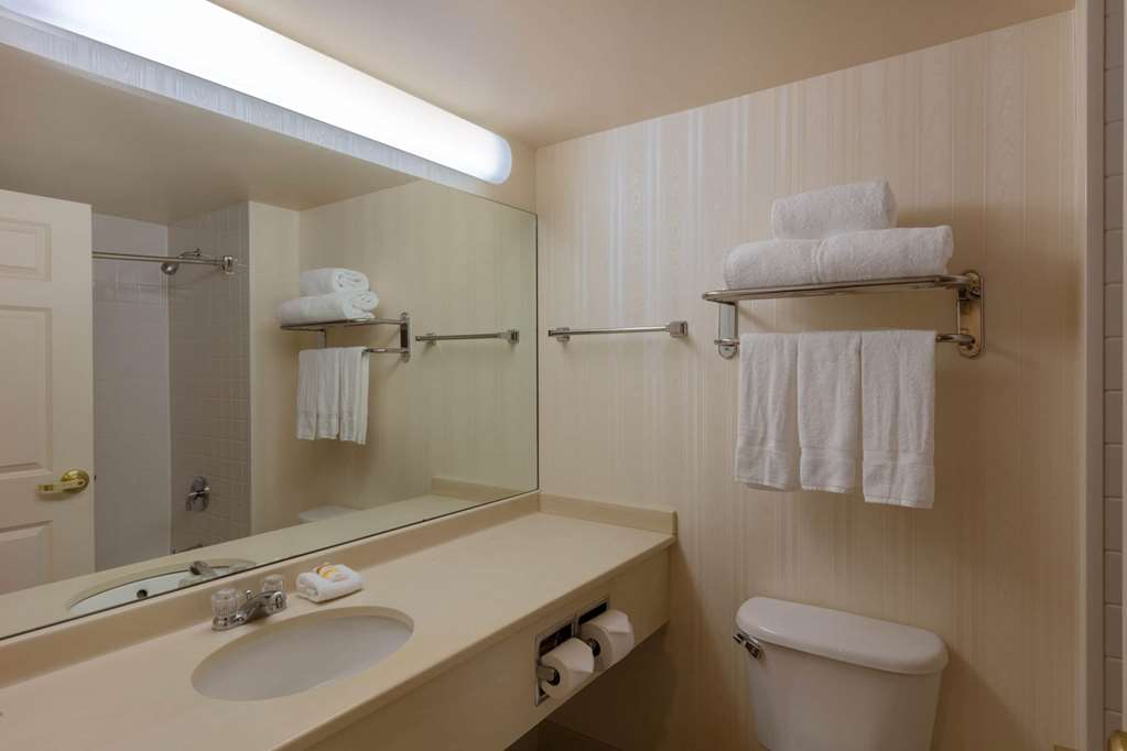 La Quinta Inn & Suites by Wyndham Garden City - photo 26