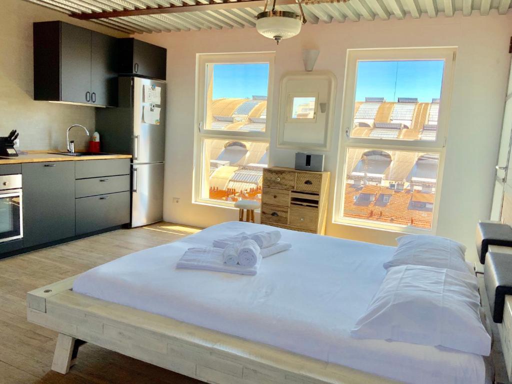 Luxury Studio Unique View Near Main Station — 4-Star Luxury Hotel in Milan, Italy