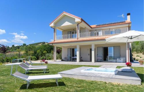 Lovely Home In Appignano Del Tronto — 4-Star Luxury Hotel in Appignano Del Tronto, Italy