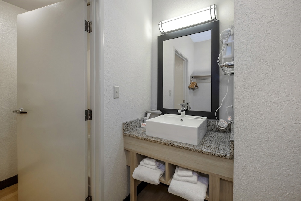 Red Roof Inn PLUS Gainesville - photo 38