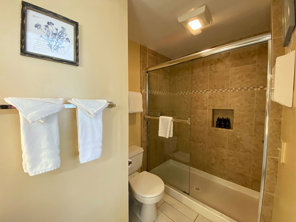 Carmel Green Lantern Inn - photo 25