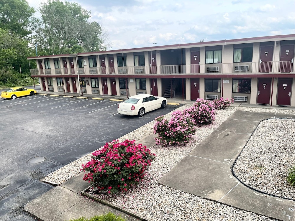 Motel 41 Evansville IN - photo 32