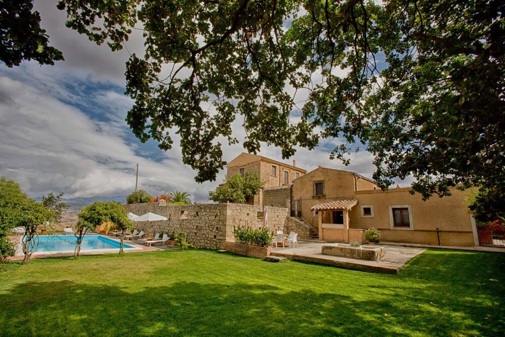 Baglio San Pietro - carbon neutral hotel in Nicosia